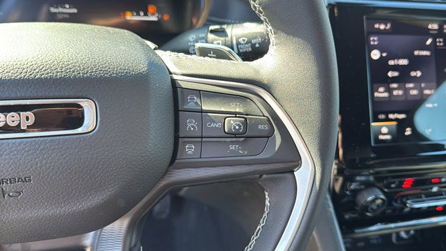 2025 Jeep GRAND CHEROKEE LAREDO