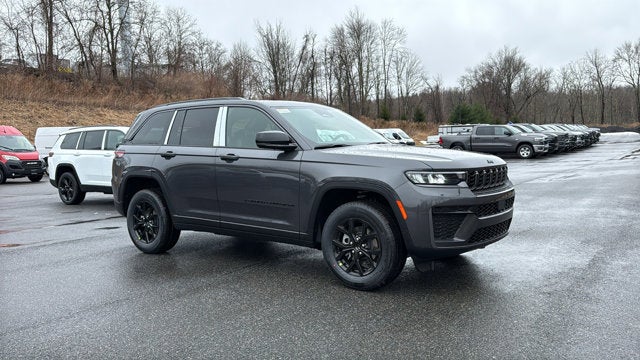 2026 Jeep Grand Cherokee Laredo Altitude