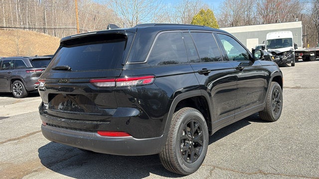 2026 Jeep Grand Cherokee Laredo Altitude