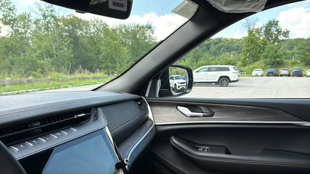 2026 Jeep Grand Cherokee Laredo Altitude