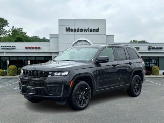 2026 Jeep Grand Cherokee Laredo Altitude