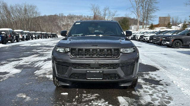 2026 Jeep Grand Cherokee Laredo Altitude