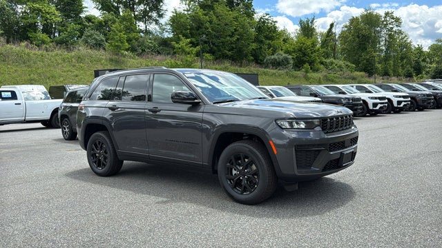 2026 Jeep Grand Cherokee Laredo Altitude