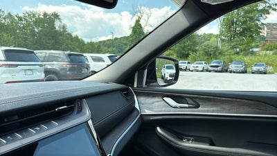 2026 Jeep Grand Cherokee Laredo Altitude