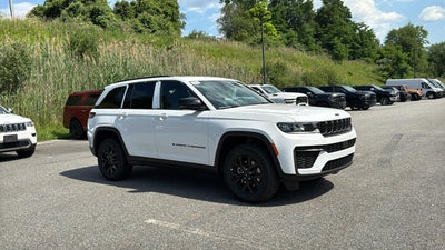 2026 Jeep Grand Cherokee Laredo Altitude
