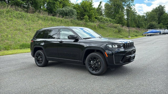 2026 Jeep Grand Cherokee Laredo Altitude