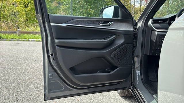 2027 Jeep Grand Cherokee L Laredo Altitude