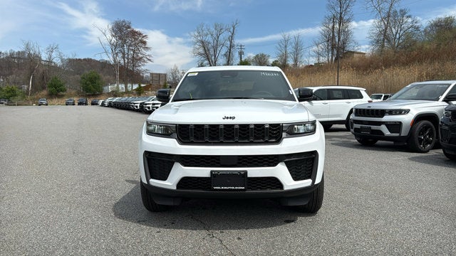 2026 Jeep Grand Cherokee L Laredo Altitude