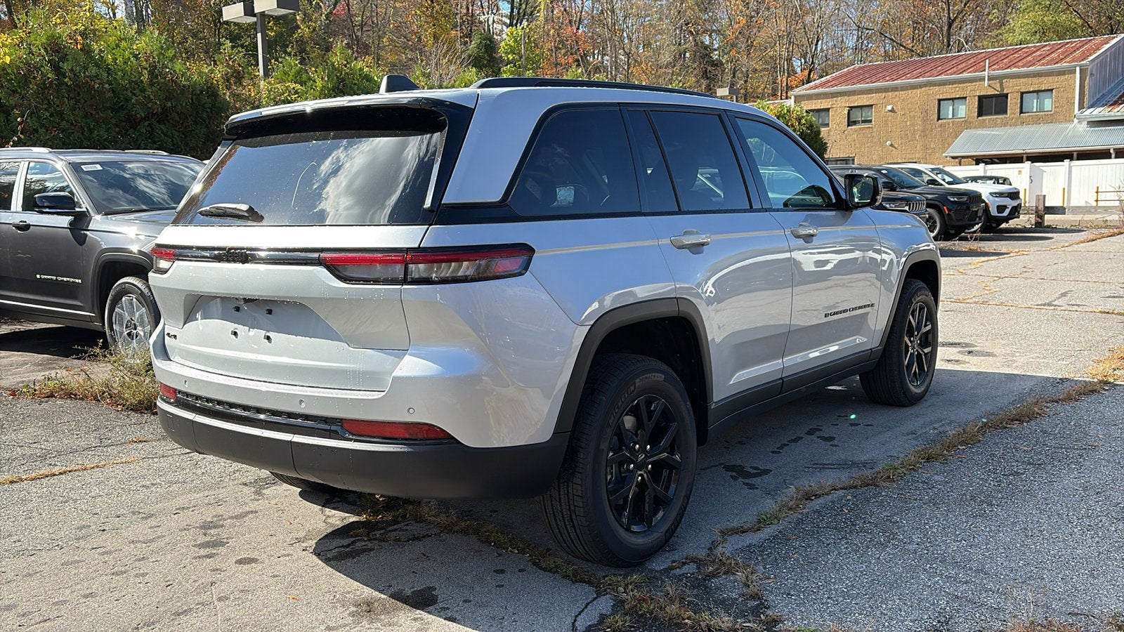 2025 Jeep GRAND CHEROKEE LAREDO