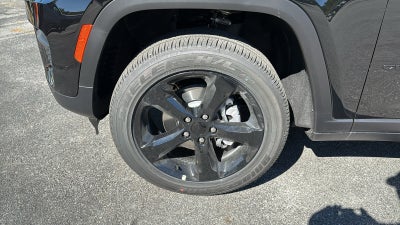 2025 Jeep GRAND CHEROKEE LAREDO