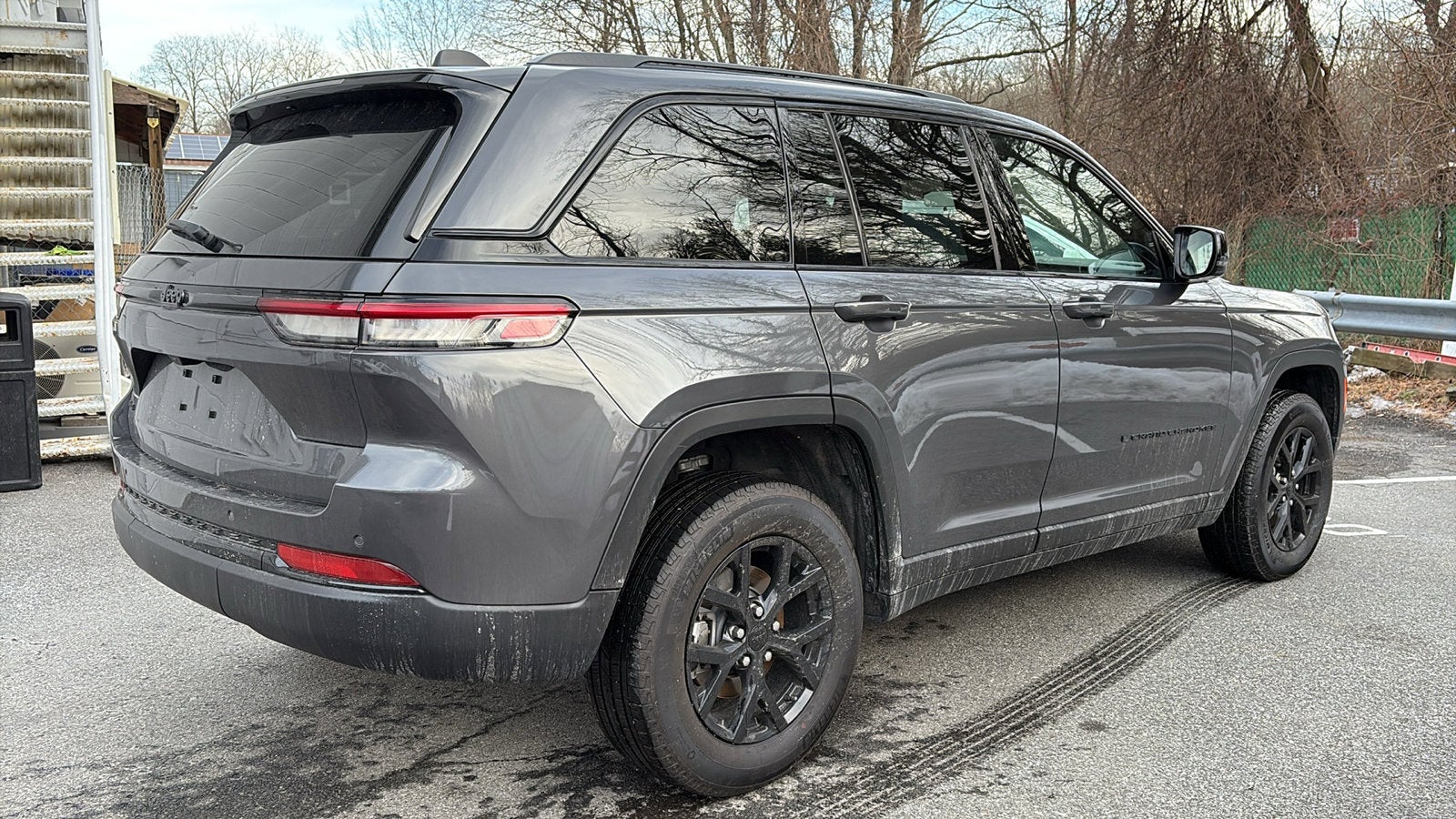 2025 Jeep GRAND CHEROKEE LAREDO