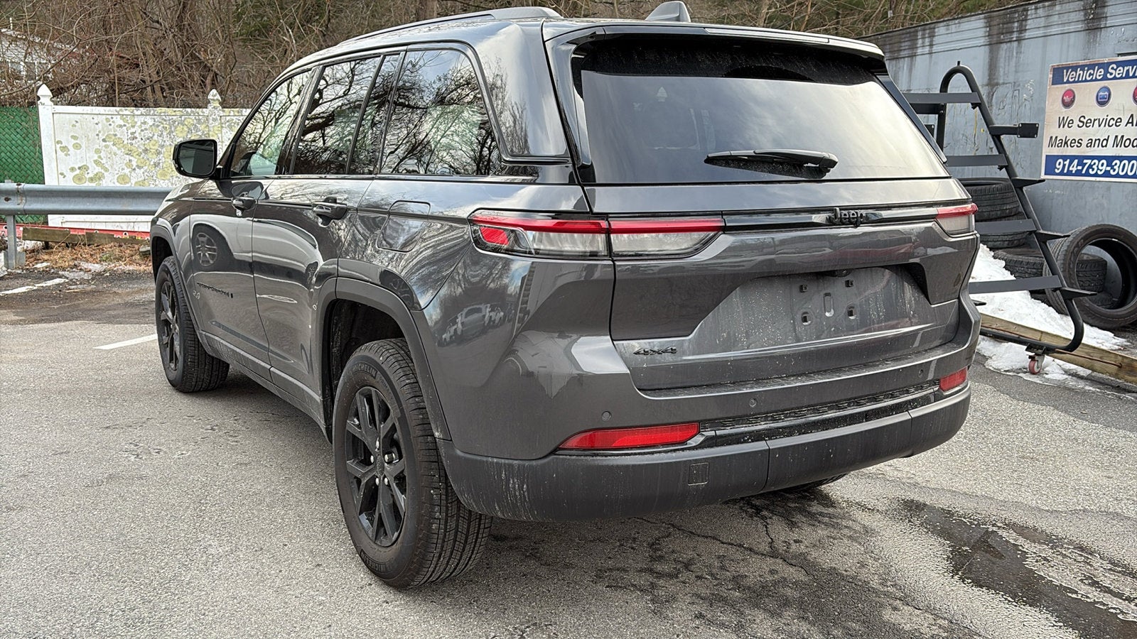 2025 Jeep GRAND CHEROKEE LAREDO