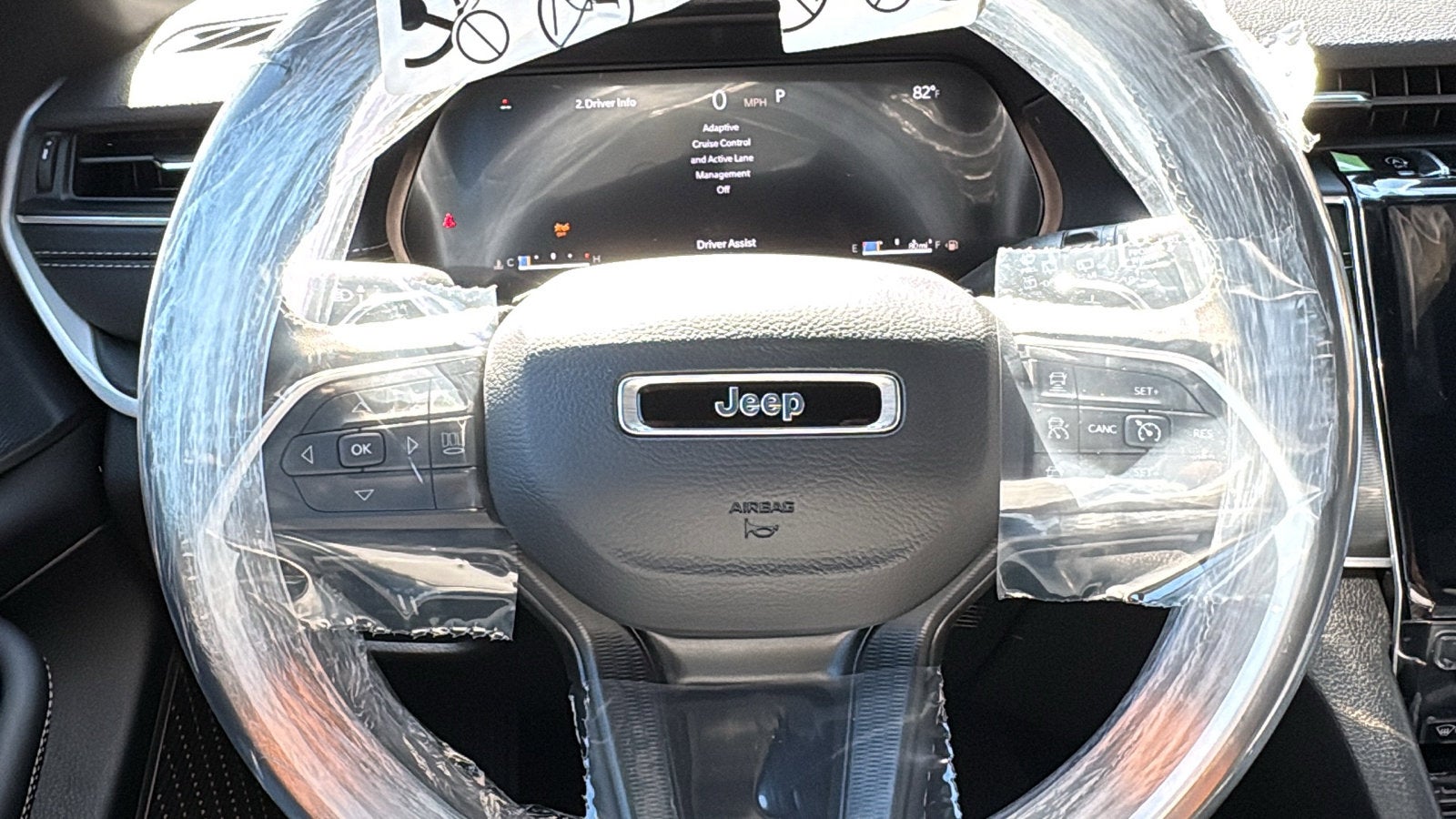 2025 Jeep GRAND CHEROKEE LAREDO