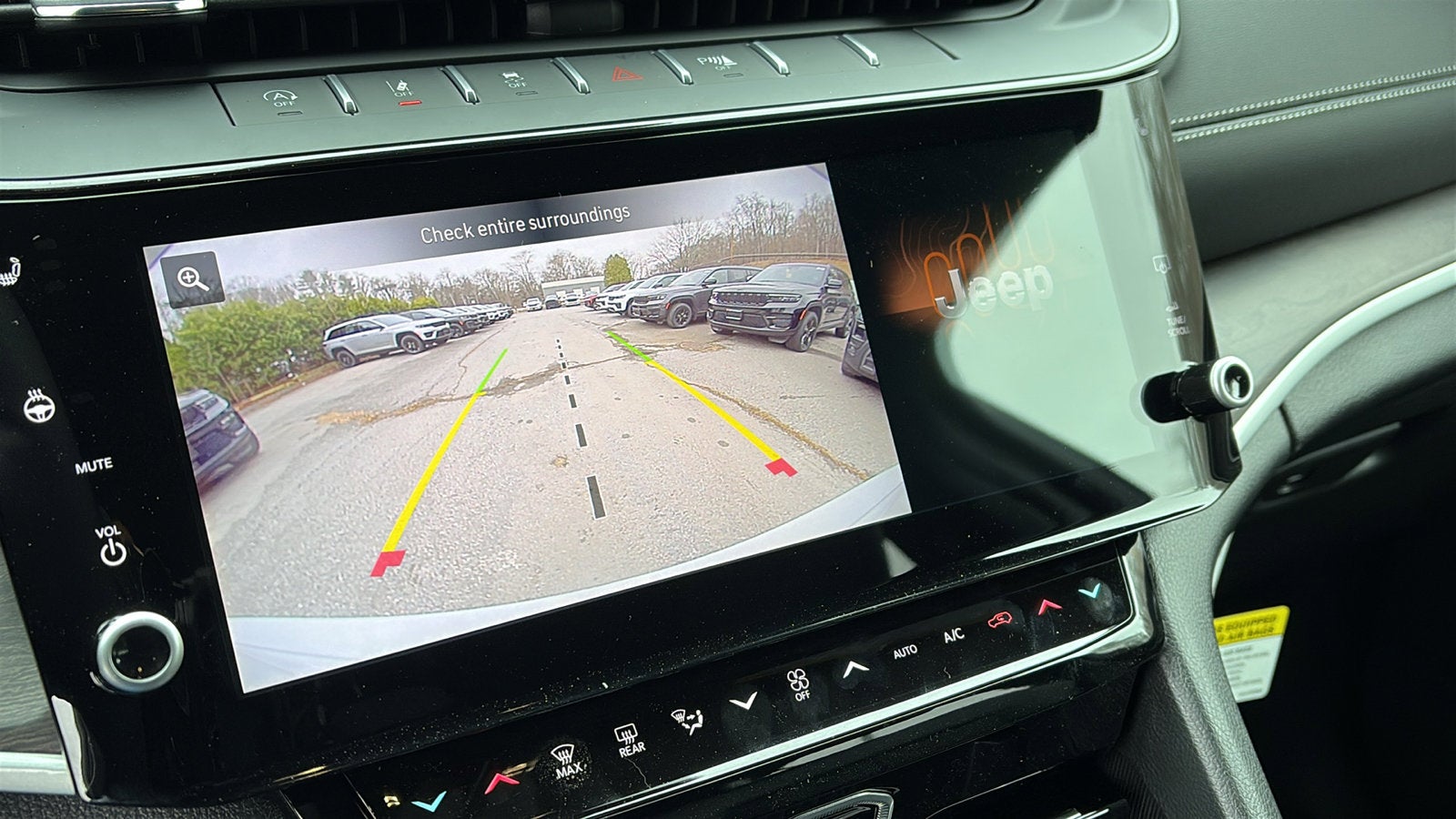 2026 Jeep Grand Cherokee Laredo Altitude