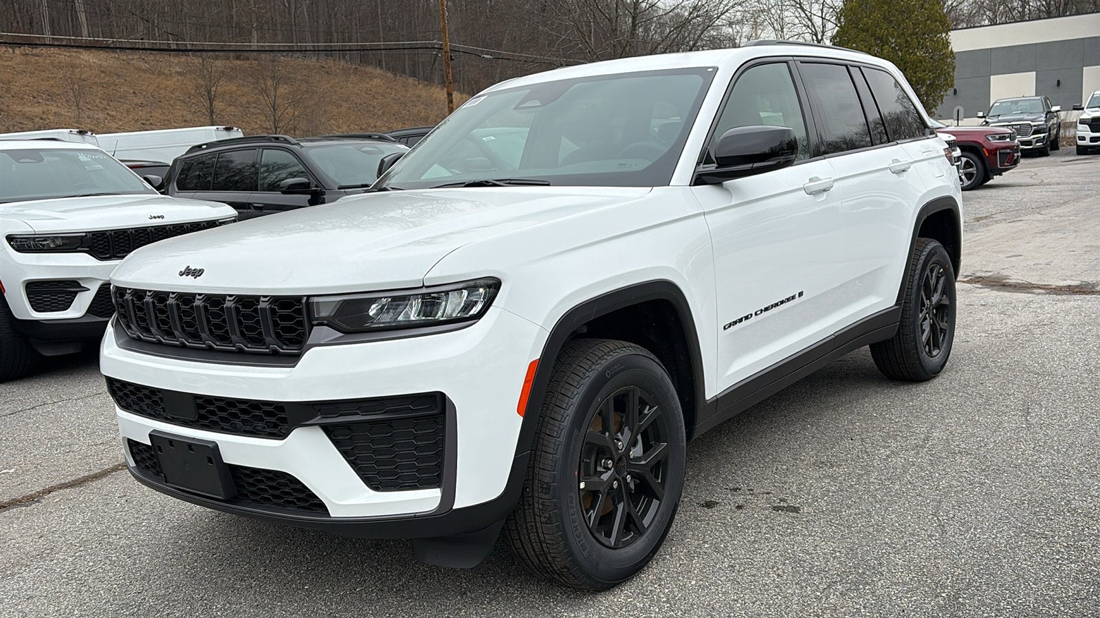 2026 Jeep Grand Cherokee Laredo Altitude