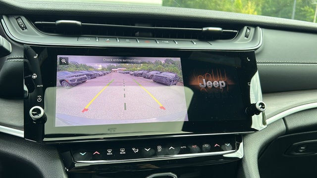 2027 Jeep Grand Cherokee Laredo Altitude