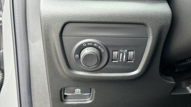 2027 Jeep Grand Cherokee Laredo Altitude
