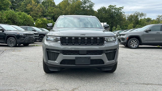 2027 Jeep Grand Cherokee Laredo Altitude