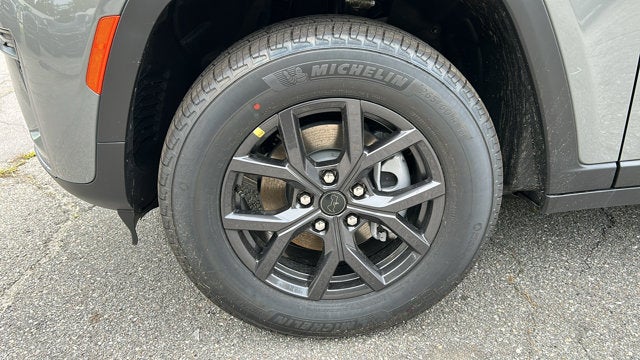 2027 Jeep Grand Cherokee Laredo Altitude