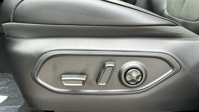 2027 Jeep Grand Cherokee Laredo Altitude