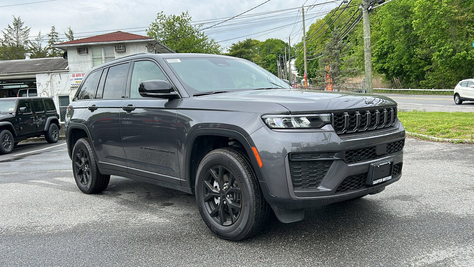 2026 Jeep Grand Cherokee Laredo Altitude