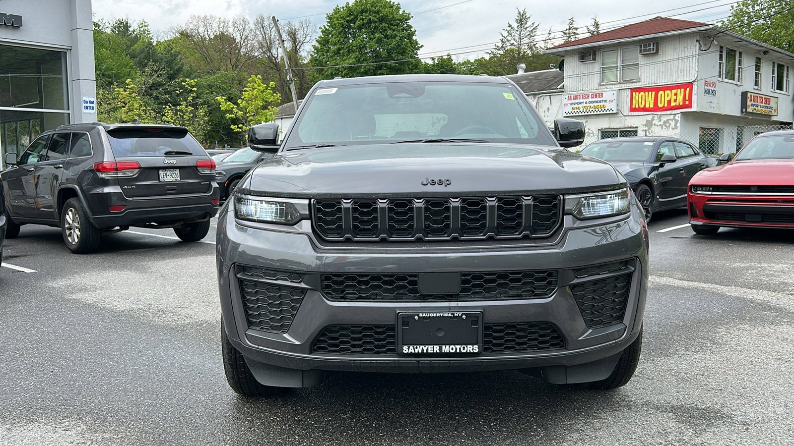 2026 Jeep Grand Cherokee Laredo Altitude
