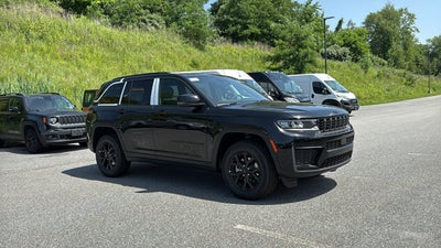 2026 Jeep Grand Cherokee Laredo Altitude