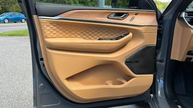 2027 Jeep Grand Cherokee Summit