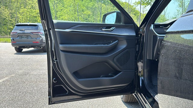 2026 Jeep Grand Cherokee L Laredo Altitude
