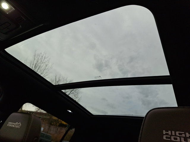 2022 Chevrolet Suburban High Country